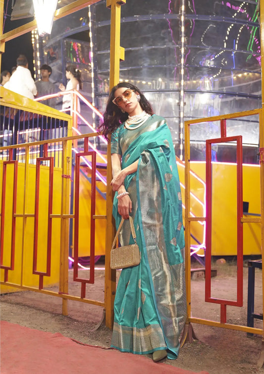 Sari en soie tissée à la main couleur turquoise foncé avec motifs artisanaux tissés à la main