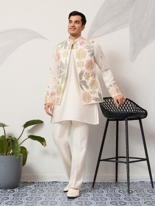 Ensemble Kurta Vesti Koti Homme blanc crème avec motifs floraux délicats et broderies de sequins COLLECTION VIVAAN