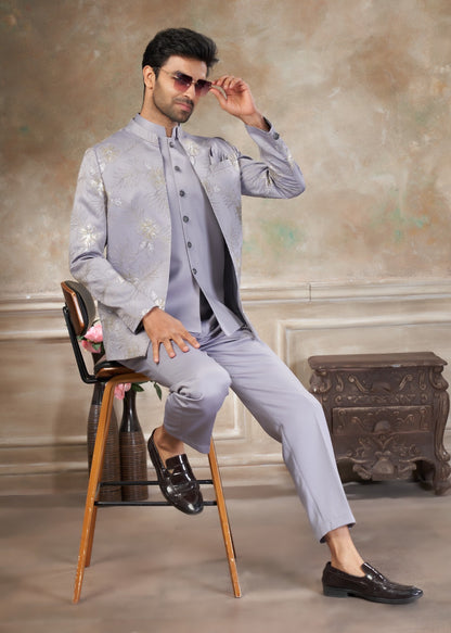 Ensemble Homme Costume Jodhpuri  Gris Clair Avec Poche Sur Veste Haut de Gamme en Terry Rayon avec Broderies et Sequins COLLECTION KANWAR