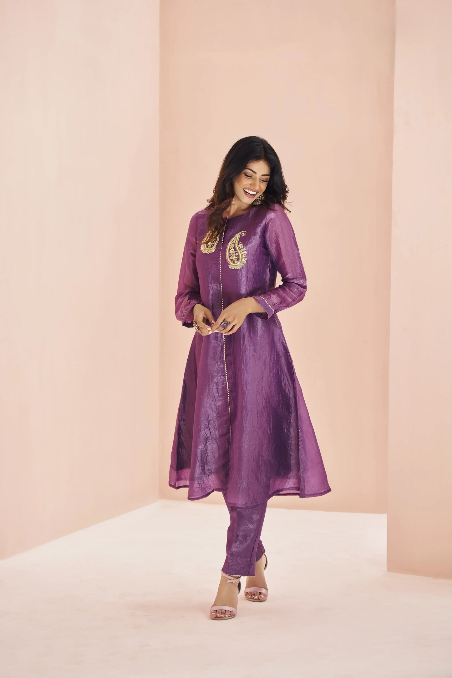 Ensemble Salwar en Organza Violet avec Broderie à la Main