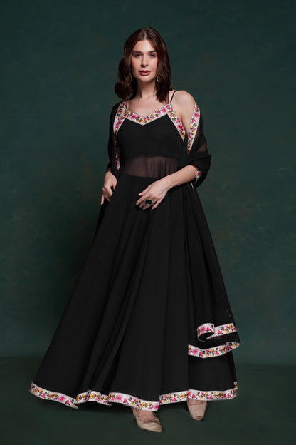 Schwarzer Georgette-Salwar-Anzug mit trendigem Dupatta