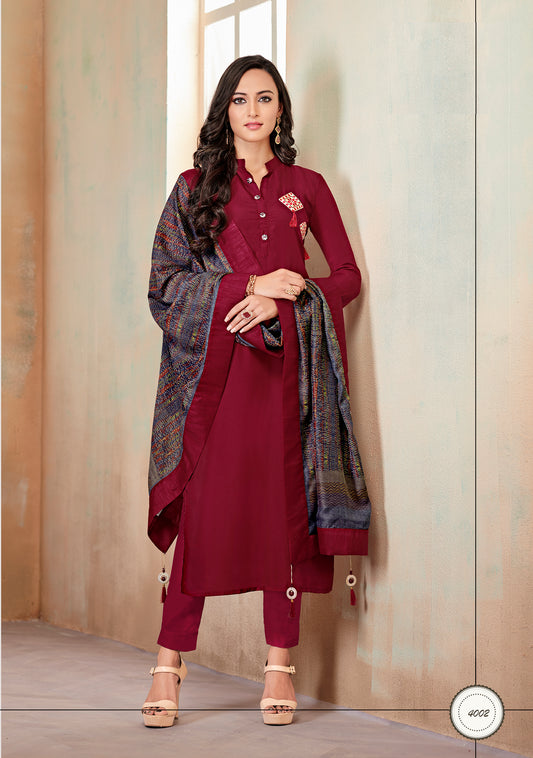 Wunderschönes langes Kurta aus Seide in Schwarz und Bronze