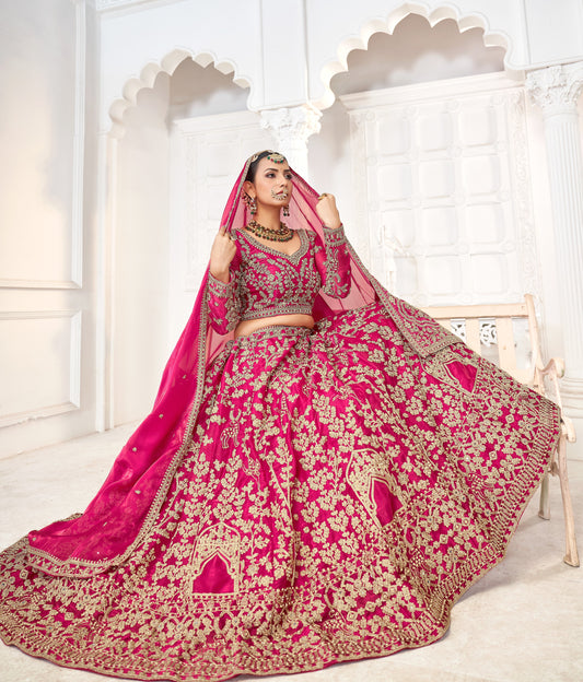 Eleganter rosa-grauer Braut-Lehenga mit Zarkan-Stickerei und Pailletten