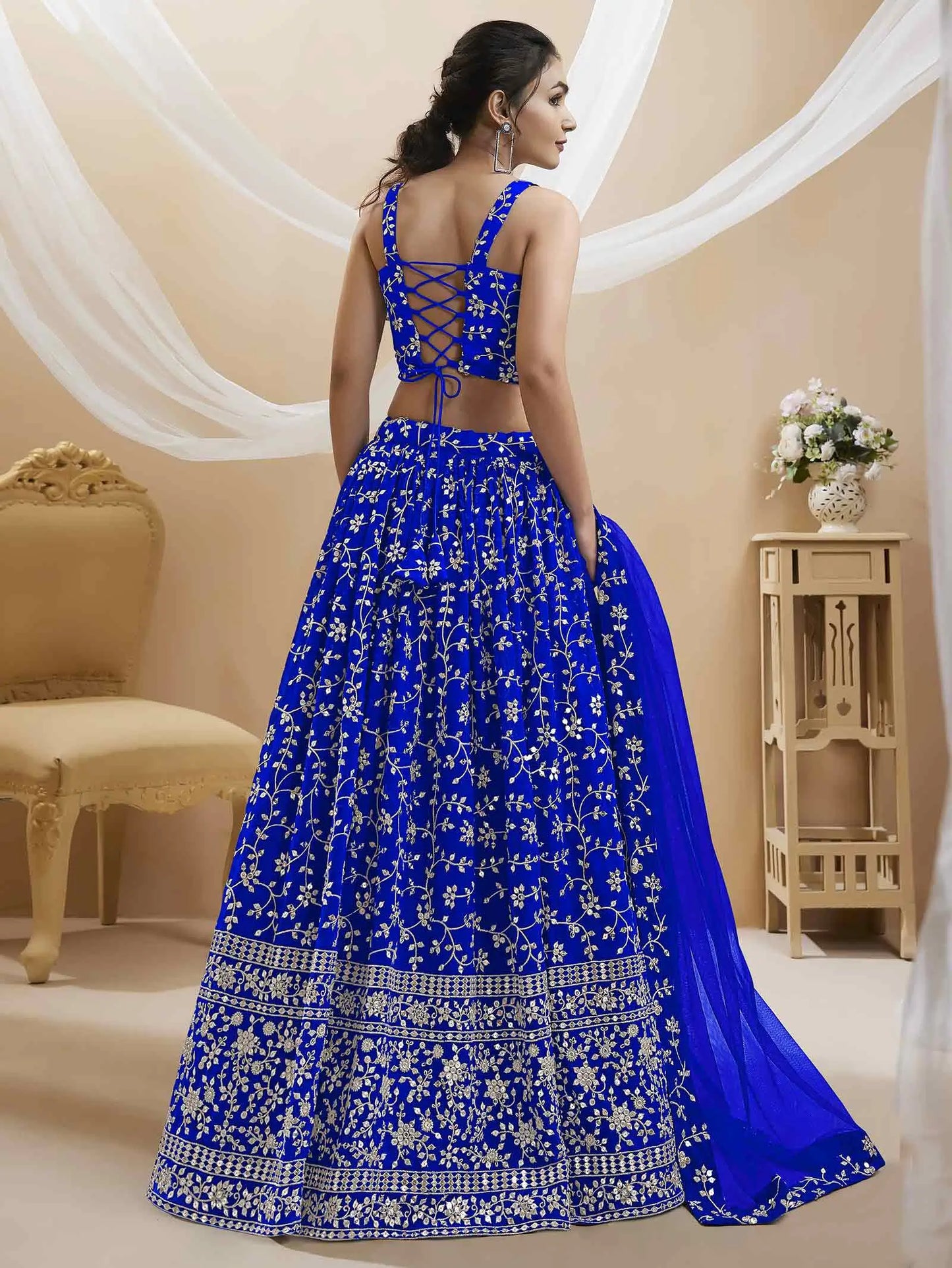 Lehenga Georgette Bleu Royal avec Broderie en Sequins et Zari