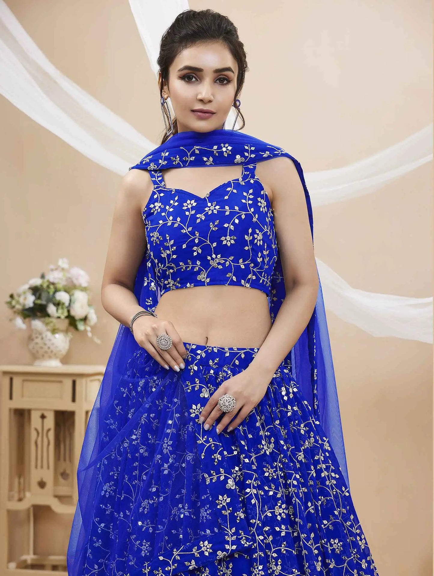 Lehenga Georgette Bleu Royal avec Broderie en Sequins et Zari