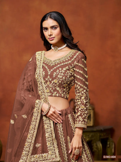 Braunes Netz-Lehenga-Choli mit Faden- und Paillettenstickerei