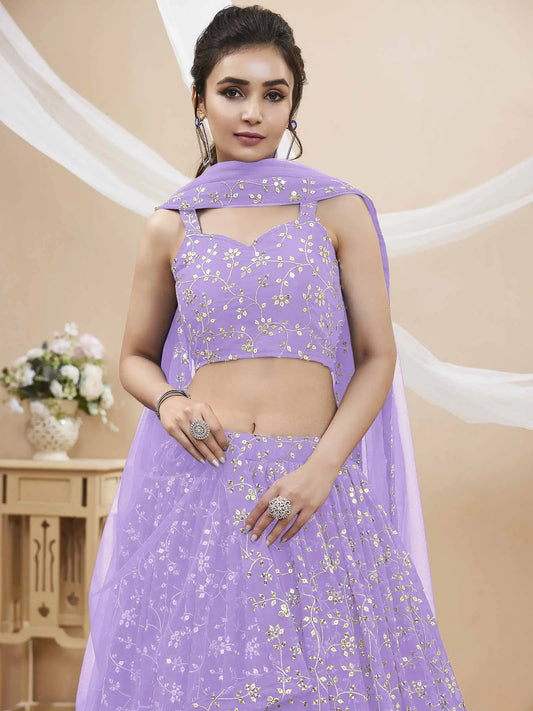 Lehenga lavande en georgette avec broderies de sequins et de fils zari