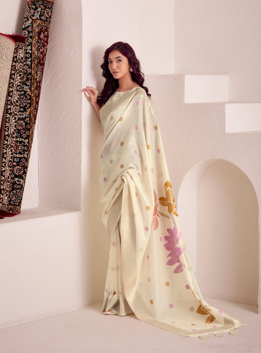 Sari beige clair aux motifs romantiques de fleurs COLLECTION ISHITA