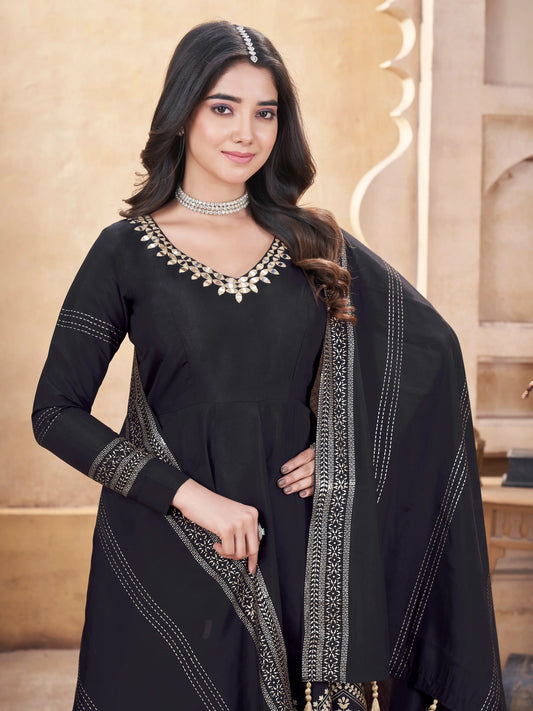 Schwarzer Salwar-Anzug aus Seide mit Spiegelarbeit und Foliendruck
