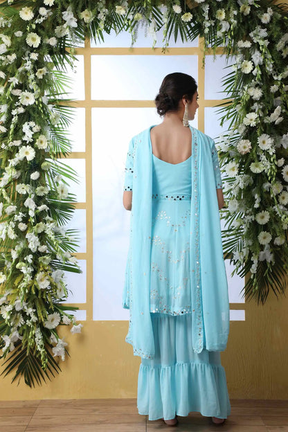 Salwar Suit en Georgette Bleu Ciel avec Broderie au Fil, Sequins et Application de Miroirs