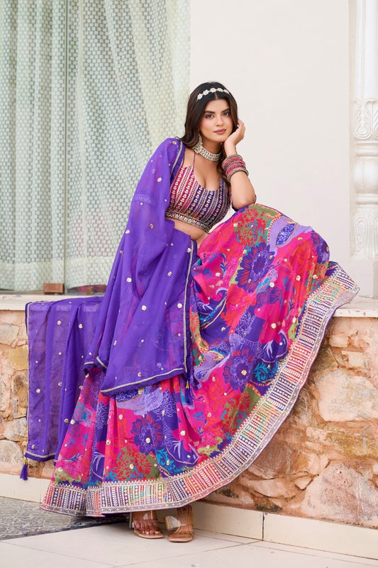 Lehenga violet vif en soie tabby et organza avec imprimé de fleurs multicolores COLLECTION RHEANNA
