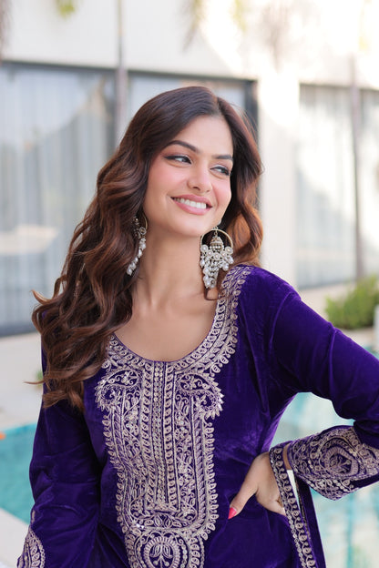 Ensemble Salwar Suit violet foncé et clair en velours et zari avec sac style batwa assorti COLLECTION ZOYA