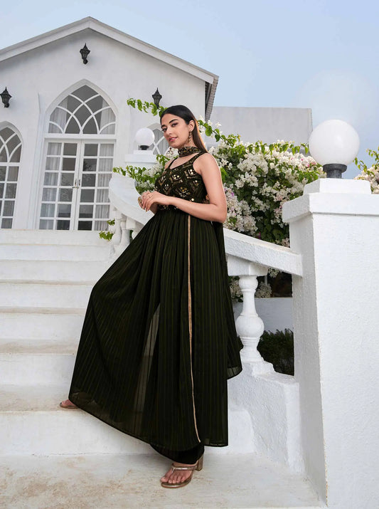 Salwar Suit en Georgette Vert Olive avec Broderie au Fil et Sequins, accompagné d'un Palazzo