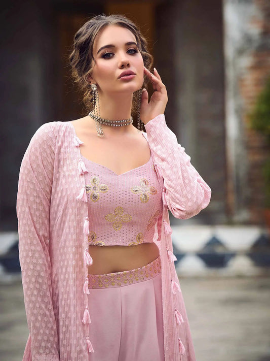 Zartrosa Georgette-Zweiteiler mit Stickerei