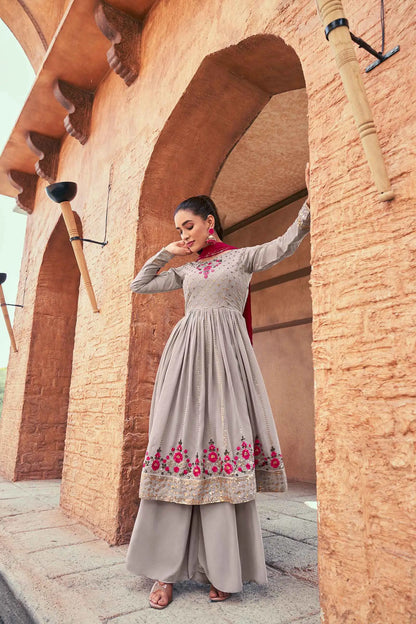 Ensemble Salwar Palazzo en Georgette Gris Rose avec Broderie en Fil et Sequins