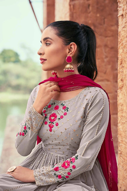 Ensemble Salwar Palazzo en Georgette Gris Rose avec Broderie en Fil et Sequins