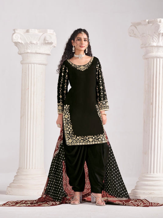 Salwar Suit noir aux détails dorés en soie chanderi COLLECTION MEHER
