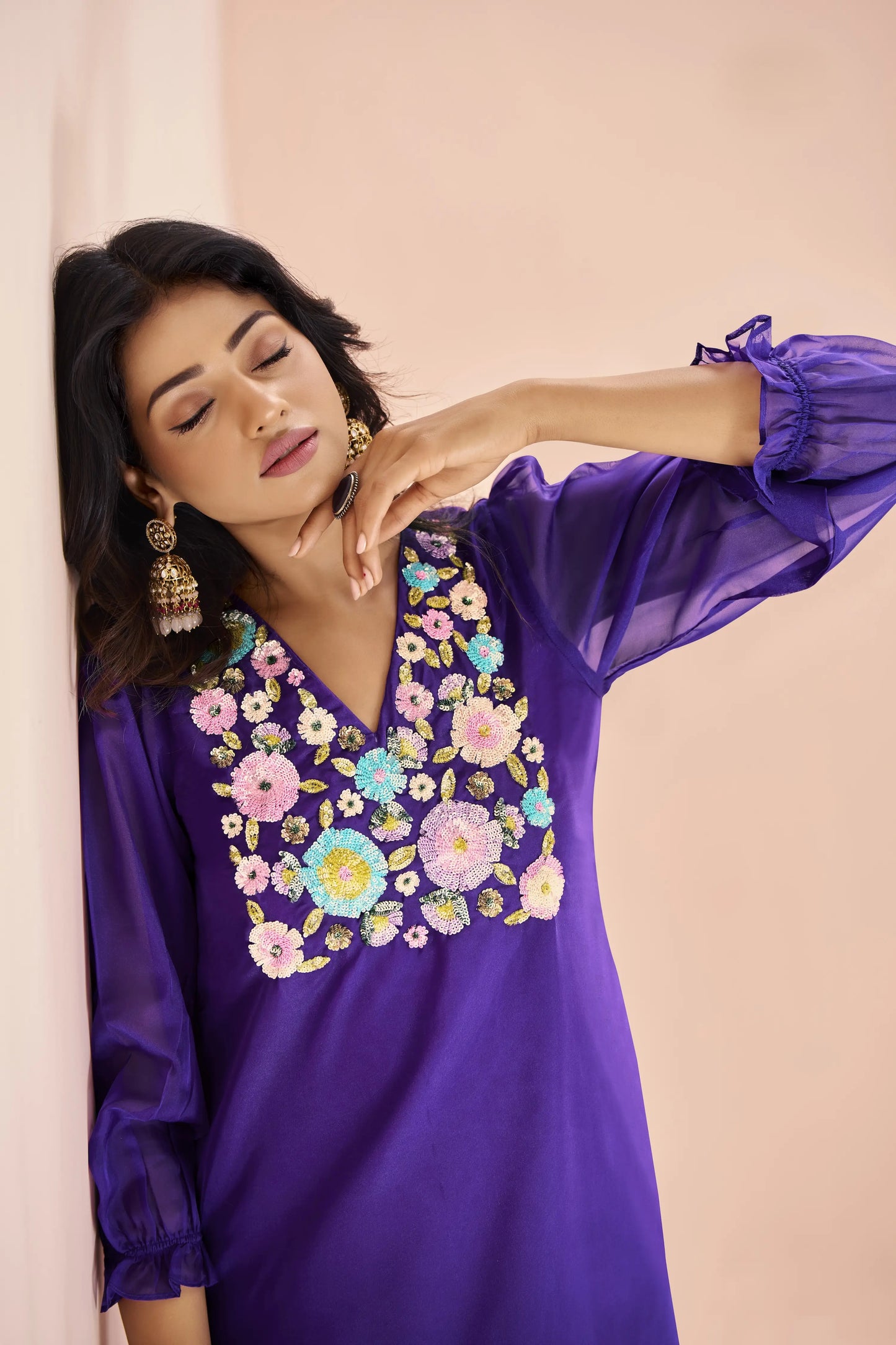 Ensemble Salwar Violet en Organza avec Broderie Artisanale