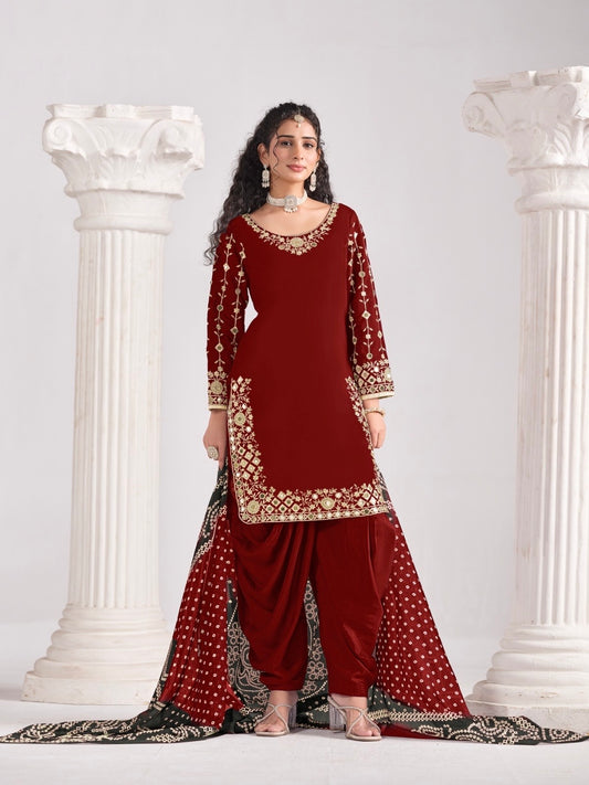 Salwar Suit rouge foncé aux détails dorés en soie chanderi COLLECTION MEHER