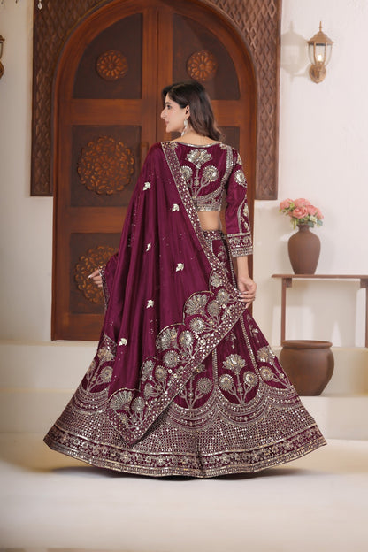 Lehenga bordeaux rouge scintillant en soie chinon et zari COLLECTION SANIYA
