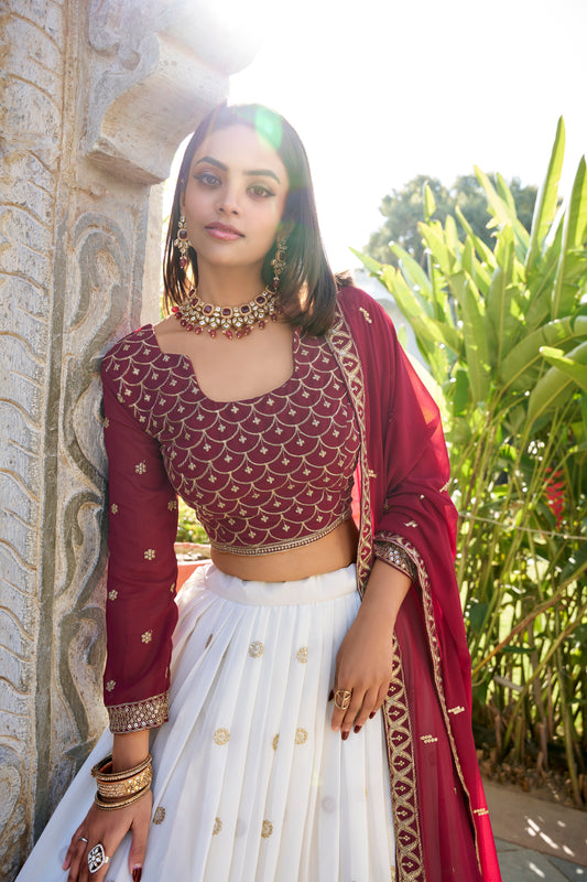 Rosa 3-teiliges Lehenga-Jacken-Set (Koti) mit Stickdetails