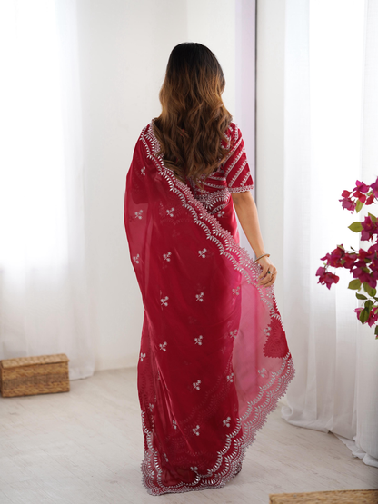 Sari de fête rouge scintillant avec broderies et sequins