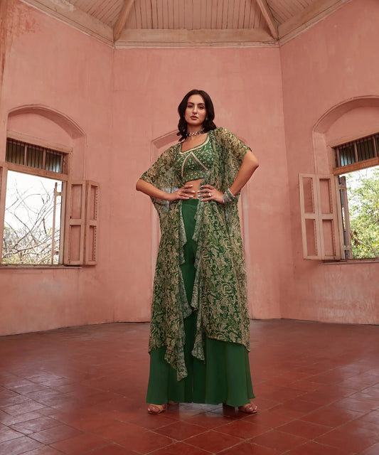 Trendiges grünes Henna-Set im Indo-Western-Stil mit handgefertigter Stickerei und langem Bolero ANAYA COLLECTION