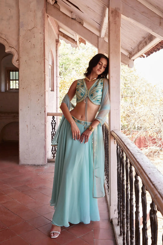 Elegantes himmelblaues indo-westliches Set mit Spiegelstickerei ANAYA COLLECTION