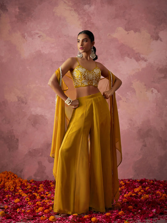 Senfgelbes Georgette-Designer-Sharara-Set im Indo-Western-Stil mit Handstickerei und passendem Shrug