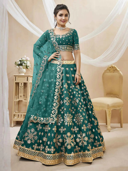Lehenga en soie artificielle vert avec Broderie en Sequins et Zari