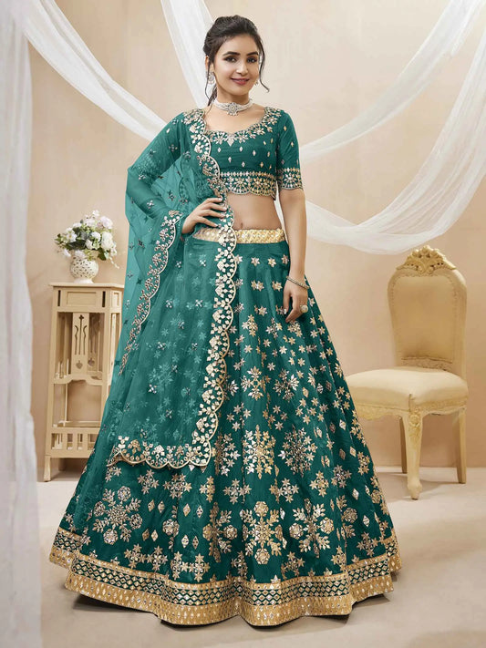 Lehenga en soie artificielle vert avec Broderie en Sequins et Zari
