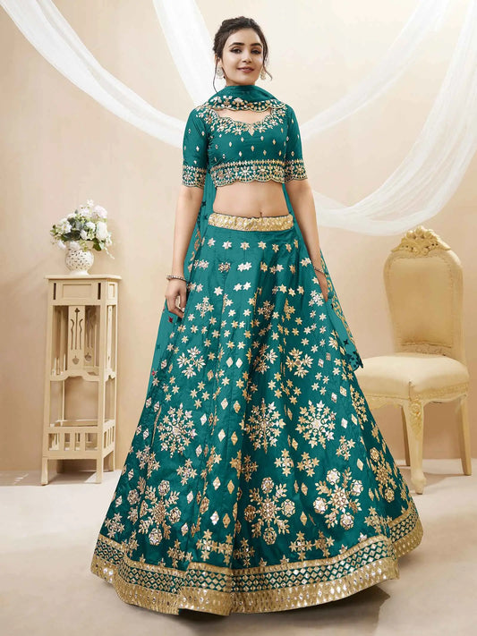 Lehenga en soie artificielle vert avec Broderie en Sequins et Zari