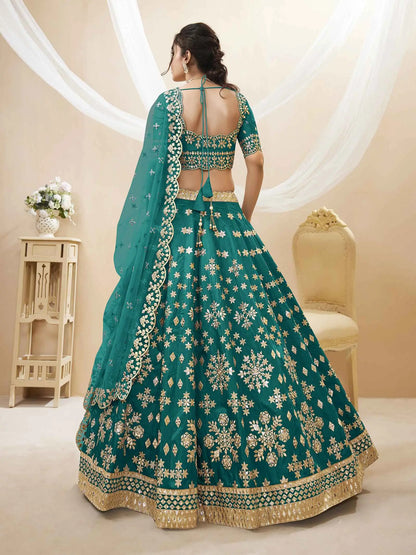 Lehenga en soie artificielle vert avec Broderie en Sequins et Zari