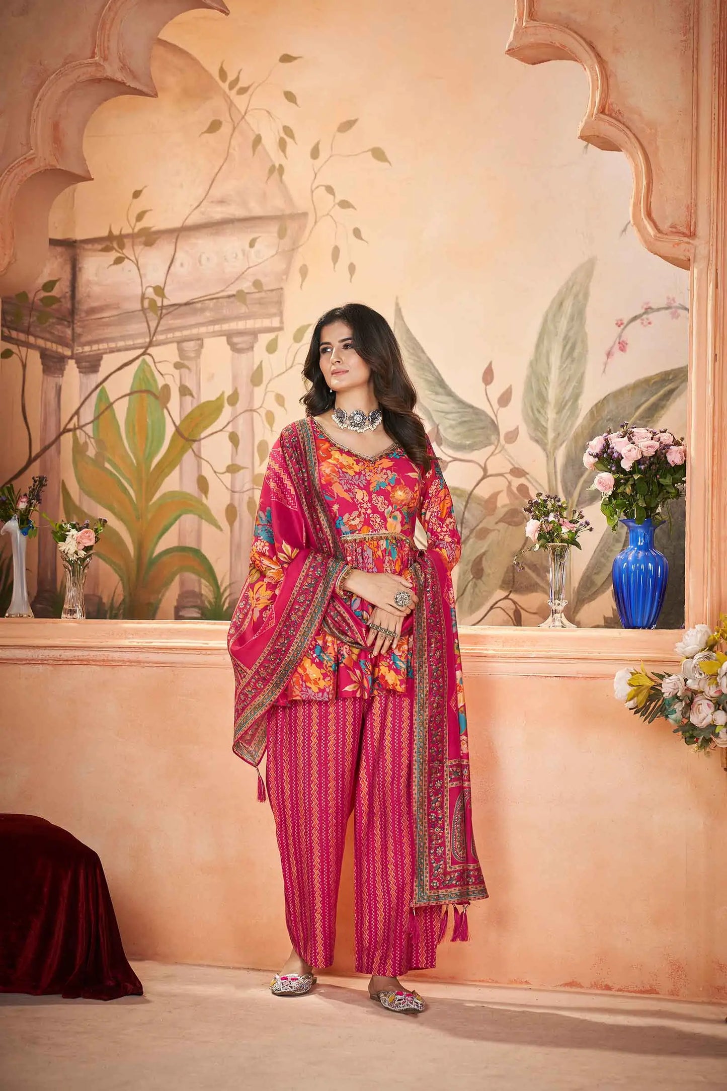 Ensemble Salwar Rose Fuchsia en Soie avec Imprimé Floral
