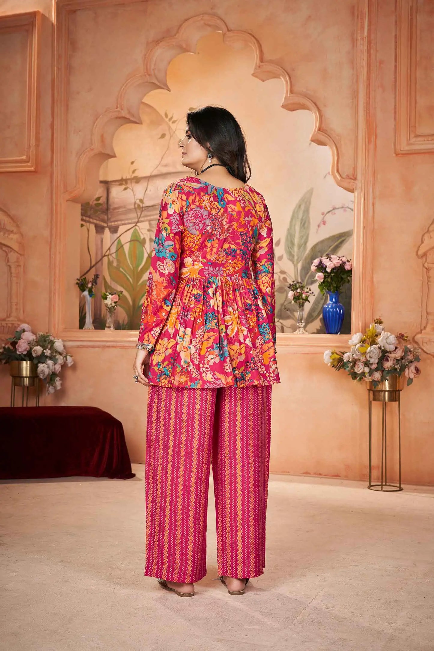 Ensemble Salwar Rose Fuchsia en Soie avec Imprimé Floral