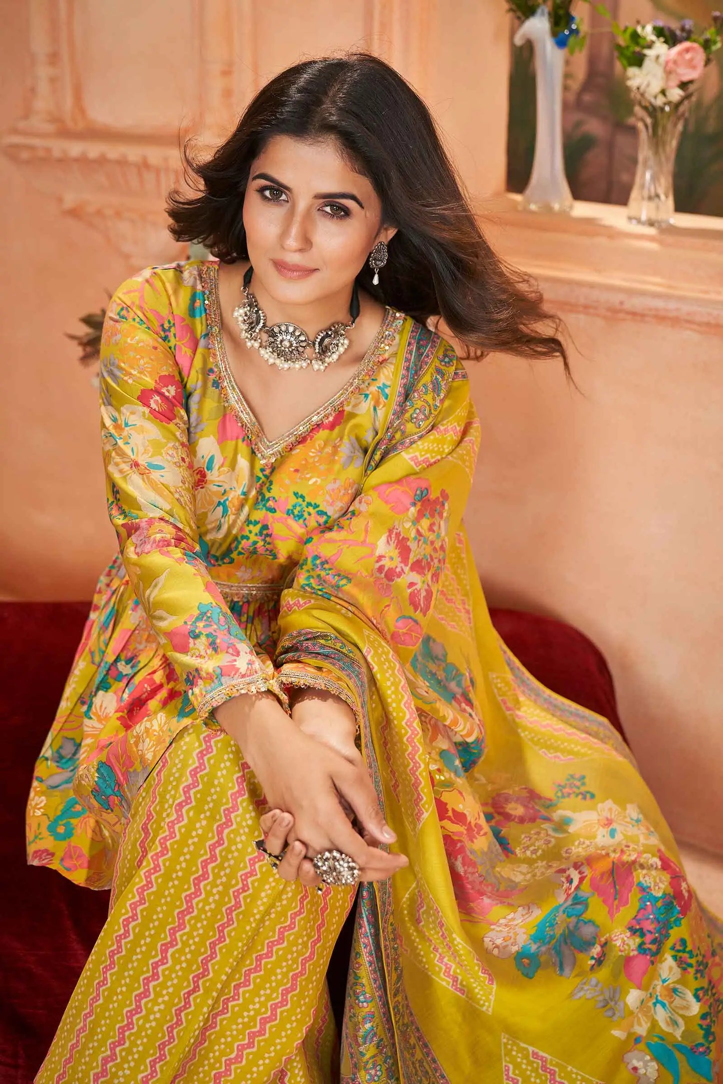 Ensemble Salwar Jaune en Soie avec Imprimé Floral
