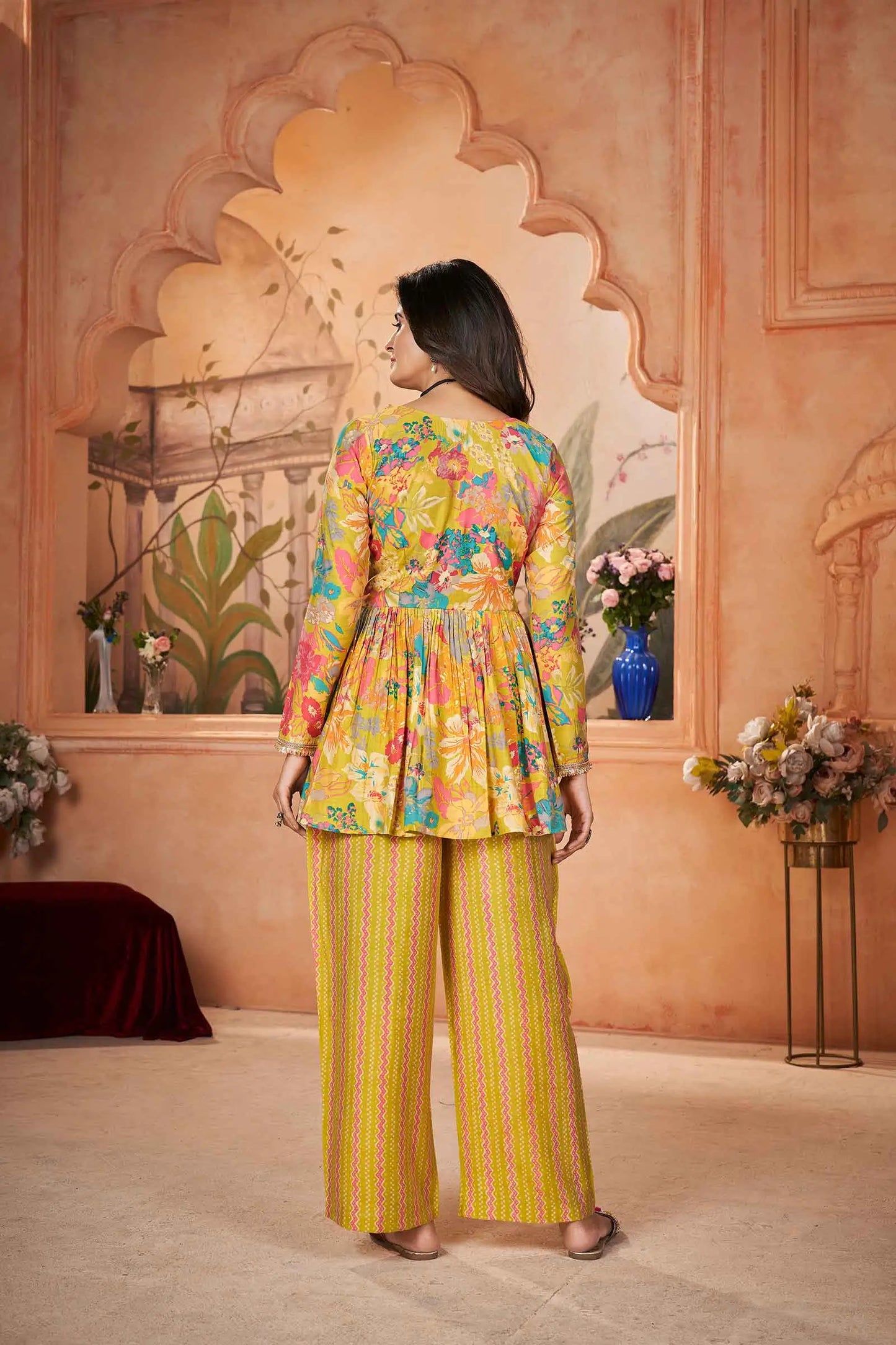 Ensemble Salwar Jaune en Soie avec Imprimé Floral