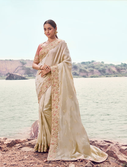 Sari rose clair et blanc cassé en soie satinée COLLECTION SAYAARAH