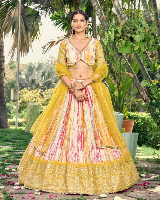 Designer Lehenga in leuchtendem Gelb mit Pailletten- und Zari-Stickerei, mit Digitaldruck