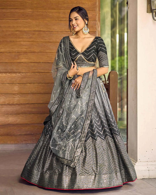 Lehenga choli noir et gris avec broderies en fil et sequins