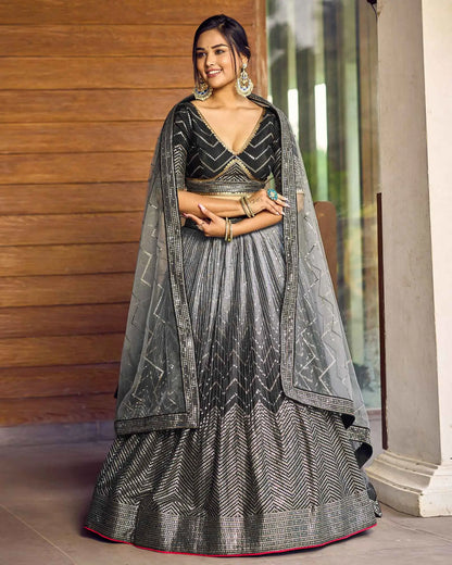 Lehenga choli noir et gris avec broderies en fil et sequins