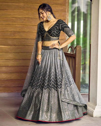 Lehenga choli noir et gris avec broderies en fil et sequins