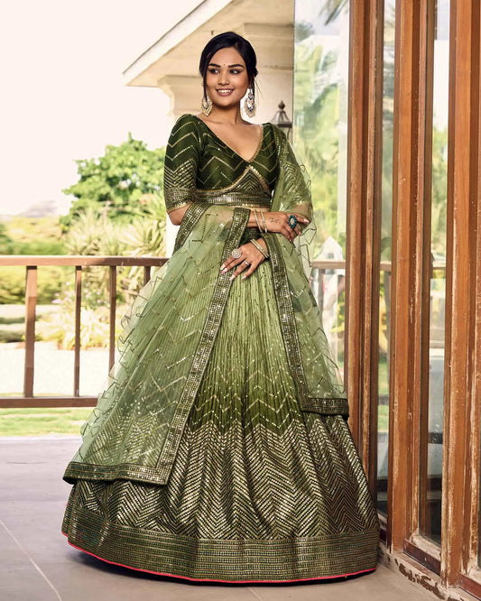 Lehenga choli vert foncé et vert clair avec broderies en fil et sequins