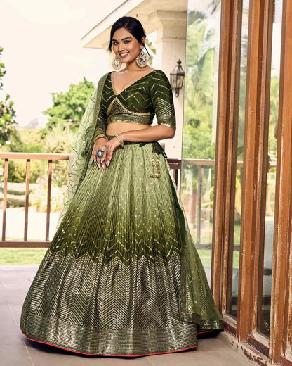 Lehenga choli vert foncé et vert clair avec broderies en fil et sequins