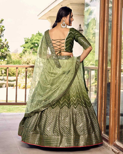 Lehenga choli vert foncé et vert clair avec broderies en fil et sequins