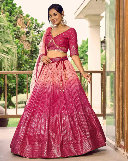 Lehenga choli pêche et rose avec broderies en fil et sequins