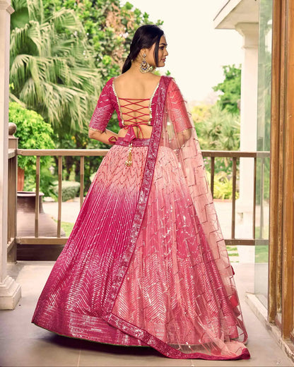 Lehenga choli pêche et rose avec broderies en fil et sequins