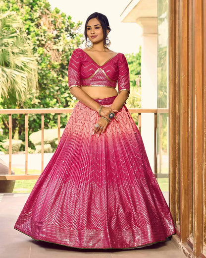 Lehenga choli pêche et rose avec broderies en fil et sequins