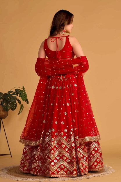 Lehenga rouge en georgette avec broderies de sequins et zari