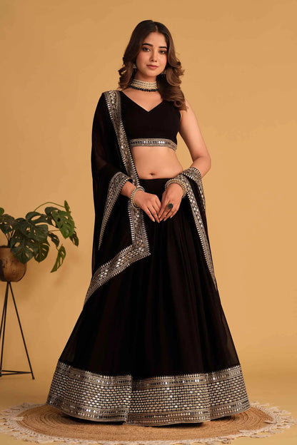 Lehenga en Georgette Noir avec broderies en sequins et zari, accompagné d'un dupatta